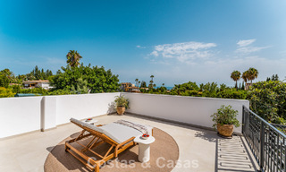 Lujosa villa renovada con vistas al mar en venta en la Milla de Oro de Marbella 786916 