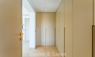 Lujosa villa renovada con vistas al mar en venta en la Milla de Oro de Marbella 786918 