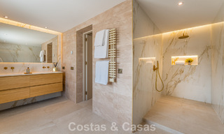 Lujosa villa renovada con vistas al mar en venta en la Milla de Oro de Marbella 786919 