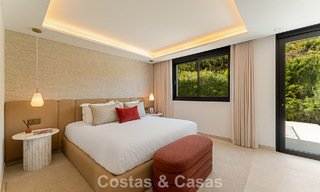 Lujosa villa renovada con vistas al mar en venta en la Milla de Oro de Marbella 786920 