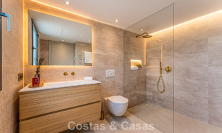 Lujosa villa renovada con vistas al mar en venta en la Milla de Oro de Marbella 786921 