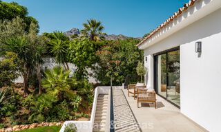 Lujosa villa renovada con vistas al mar en venta en la Milla de Oro de Marbella 786924 