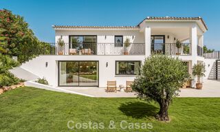 Lujosa villa renovada con vistas al mar en venta en la Milla de Oro de Marbella 786926 