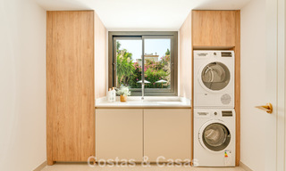 Lujosa villa renovada con vistas al mar en venta en la Milla de Oro de Marbella 786930 