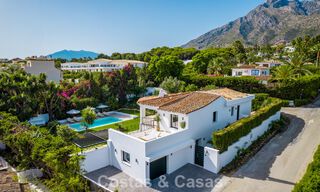 Lujosa villa renovada con vistas al mar en venta en la Milla de Oro de Marbella 786933 