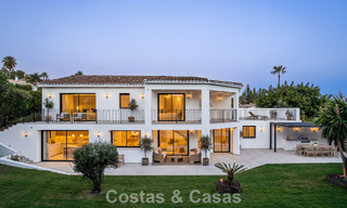 Lujosa villa renovada con vistas al mar en venta en la Milla de Oro de Marbella 786936 