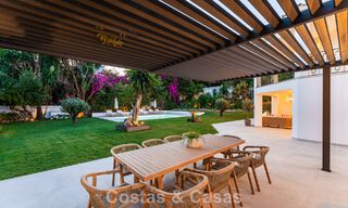 Lujosa villa renovada con vistas al mar en venta en la Milla de Oro de Marbella 786938 