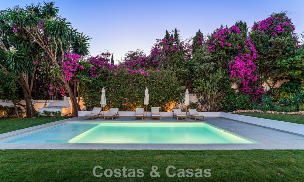 Lujosa villa renovada con vistas al mar en venta en la Milla de Oro de Marbella 786939