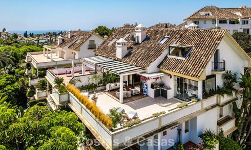 Ático dúplex contemporáneo en venta en una urbanización segura en la prestigiosa Milla de Oro de Marbella 786965