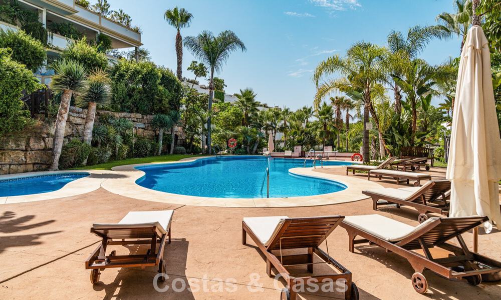 Ático dúplex contemporáneo en venta en una urbanización segura en la prestigiosa Milla de Oro de Marbella 786972