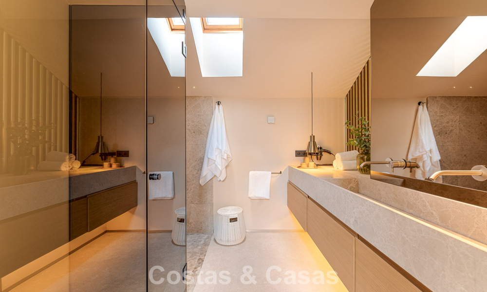 Ático dúplex contemporáneo en venta en una urbanización segura en la prestigiosa Milla de Oro de Marbella 786992