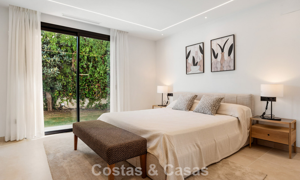 Villa de lujo mediterránea moderna en venta cerca de todos los servicios en Guadalmina y San Pedro, Marbella 786864