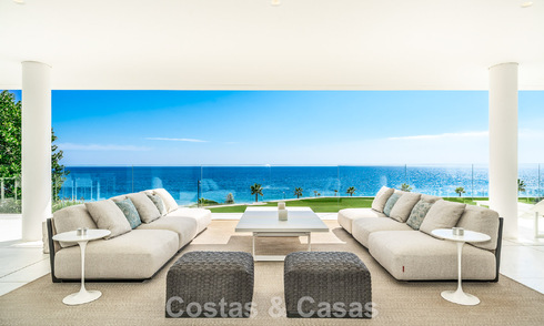 Apartamento con vistas al mar, en venta, en primera línea de playa en la Nueva Milla de Oro, entre Marbella y Estepona 786943