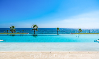 Apartamento con vistas al mar, en venta, en primera línea de playa en la Nueva Milla de Oro, entre Marbella y Estepona 786946 