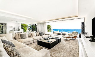 Apartamento con vistas al mar, en venta, en primera línea de playa en la Nueva Milla de Oro, entre Marbella y Estepona 786948 