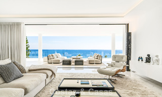 Apartamento con vistas al mar, en venta, en primera línea de playa en la Nueva Milla de Oro, entre Marbella y Estepona 786951 