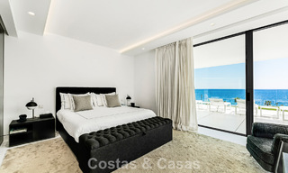 Apartamento con vistas al mar, en venta, en primera línea de playa en la Nueva Milla de Oro, entre Marbella y Estepona 786953 