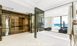 Apartamento con vistas al mar, en venta, en primera línea de playa en la Nueva Milla de Oro, entre Marbella y Estepona 786959 