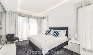Apartamento con vistas al mar, en venta, en primera línea de playa en la Nueva Milla de Oro, entre Marbella y Estepona 786960 