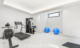 Apartamento con vistas al mar, en venta, en primera línea de playa en la Nueva Milla de Oro, entre Marbella y Estepona 786964 