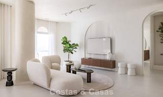 Ático contemporáneo reformado con piscina privada y vistas panorámicas al mar en venta en la Milla de Oro de Marbella 787005 