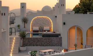 Ático contemporáneo reformado con piscina privada y vistas panorámicas al mar en venta en la Milla de Oro de Marbella 787010 
