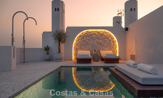 Ático contemporáneo reformado con piscina privada y vistas panorámicas al mar en venta en la Milla de Oro de Marbella 787011 