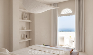 Ático contemporáneo reformado con piscina privada y vistas panorámicas al mar en venta en la Milla de Oro de Marbella 787015 