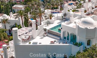 Ático contemporáneo reformado con piscina privada y vistas panorámicas al mar en venta en la Milla de Oro de Marbella 787022 