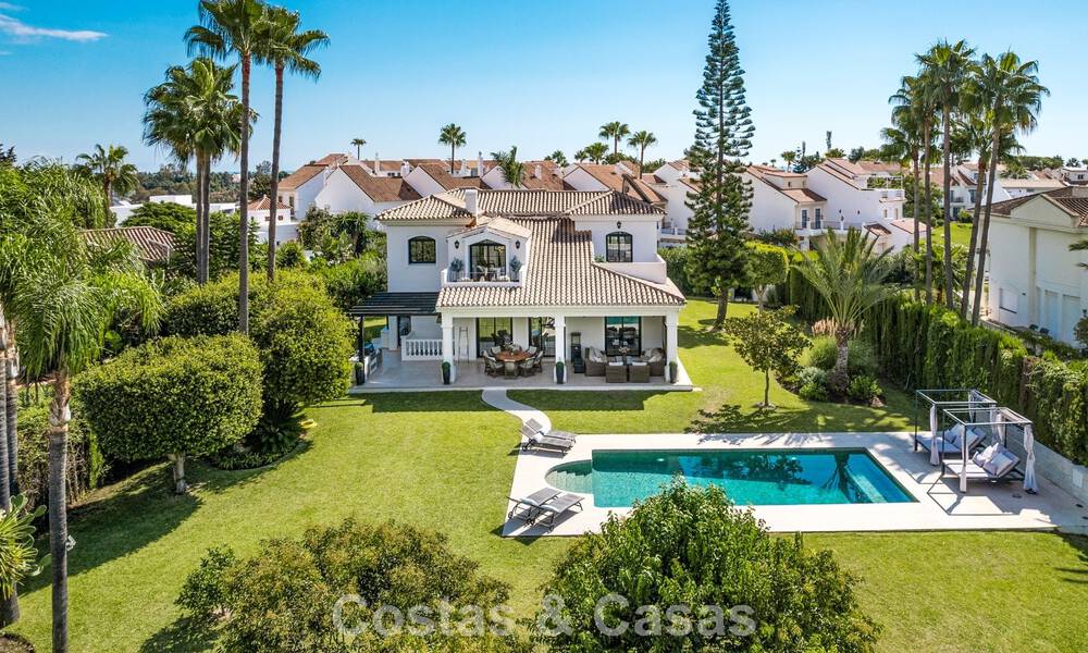 Lujosa villa mediterránea en venta cerca de todos los servicios en la Nueva Milla de Oro, cerca de San Pedro - Marbella 787065
