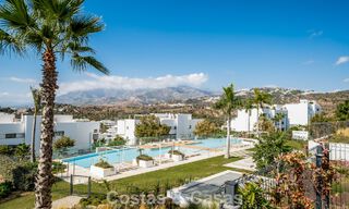 Moderno apartamento de 4 dormitorios, listo para entrar a vivir, en venta en un resort de lujo al este del centro de Marbella 787075 
