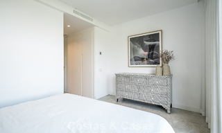 Moderno apartamento de 4 dormitorios, listo para entrar a vivir, en venta en un resort de lujo al este del centro de Marbella 787076 