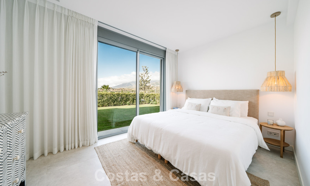 Moderno apartamento de 4 dormitorios, listo para entrar a vivir, en venta en un resort de lujo al este del centro de Marbella 787078