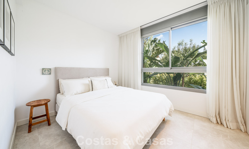 Moderno apartamento de 4 dormitorios, listo para entrar a vivir, en venta en un resort de lujo al este del centro de Marbella 787083