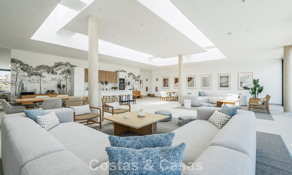 Moderno apartamento de 4 dormitorios, listo para entrar a vivir, en venta en un resort de lujo al este del centro de Marbella 787084