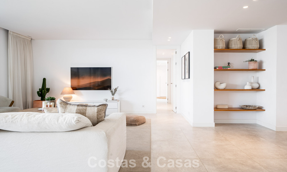 Moderno apartamento de 4 dormitorios, listo para entrar a vivir, en venta en un resort de lujo al este del centro de Marbella 787086