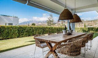 Moderno apartamento de 4 dormitorios, listo para entrar a vivir, en venta en un resort de lujo al este del centro de Marbella 787087 