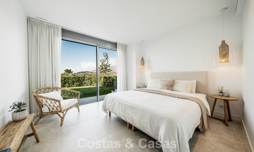 Moderno apartamento de 4 dormitorios, listo para entrar a vivir, en venta en un resort de lujo al este del centro de Marbella 787089