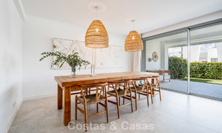 Moderno apartamento de 4 dormitorios, listo para entrar a vivir, en venta en un resort de lujo al este del centro de Marbella 787093 