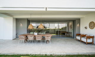Moderno apartamento de 4 dormitorios, listo para entrar a vivir, en venta en un resort de lujo al este del centro de Marbella 787096 