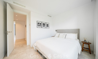 Moderno apartamento de 4 dormitorios, listo para entrar a vivir, en venta en un resort de lujo al este del centro de Marbella 787097 