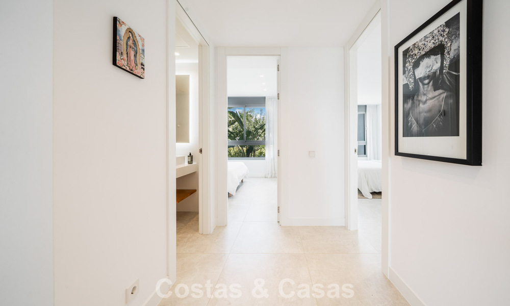 Moderno apartamento de 4 dormitorios, listo para entrar a vivir, en venta en un resort de lujo al este del centro de Marbella 787099