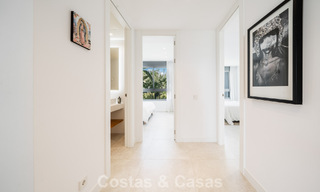 Moderno apartamento de 4 dormitorios, listo para entrar a vivir, en venta en un resort de lujo al este del centro de Marbella 787099 
