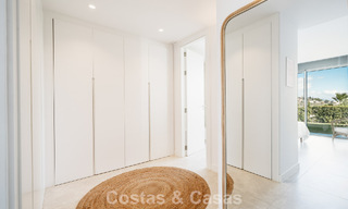 Moderno apartamento de 4 dormitorios, listo para entrar a vivir, en venta en un resort de lujo al este del centro de Marbella 787101 