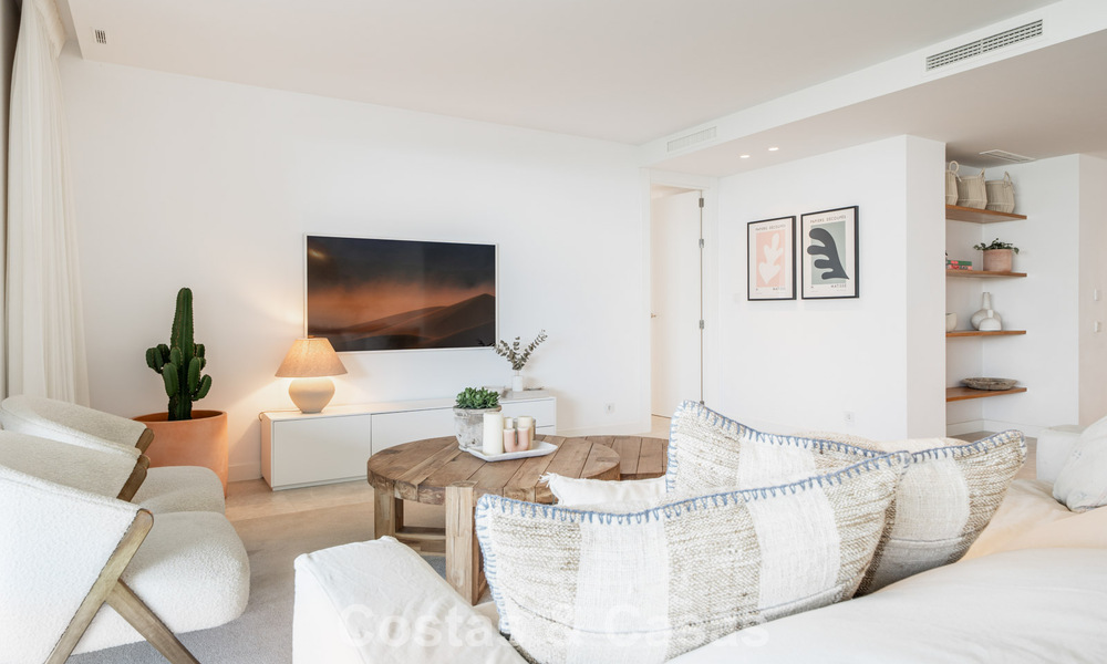 Moderno apartamento de 4 dormitorios, listo para entrar a vivir, en venta en un resort de lujo al este del centro de Marbella 787104