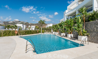Moderno apartamento de 4 dormitorios, listo para entrar a vivir, en venta en un resort de lujo al este del centro de Marbella 787105 