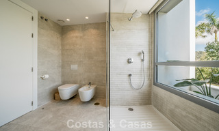 Moderno apartamento de 4 dormitorios, listo para entrar a vivir, en venta en un resort de lujo al este del centro de Marbella 787107 