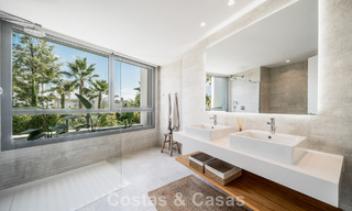 Moderno apartamento de 4 dormitorios, listo para entrar a vivir, en venta en un resort de lujo al este del centro de Marbella 787108 