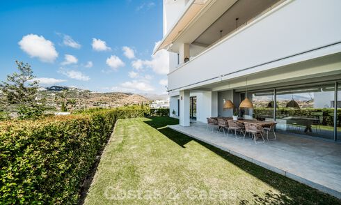 Moderno apartamento de 4 dormitorios, listo para entrar a vivir, en venta en un resort de lujo al este del centro de Marbella 787109