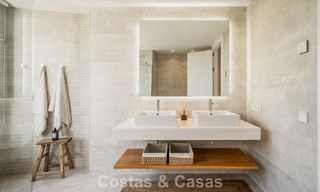 Moderno apartamento de 4 dormitorios, listo para entrar a vivir, en venta en un resort de lujo al este del centro de Marbella 787111 